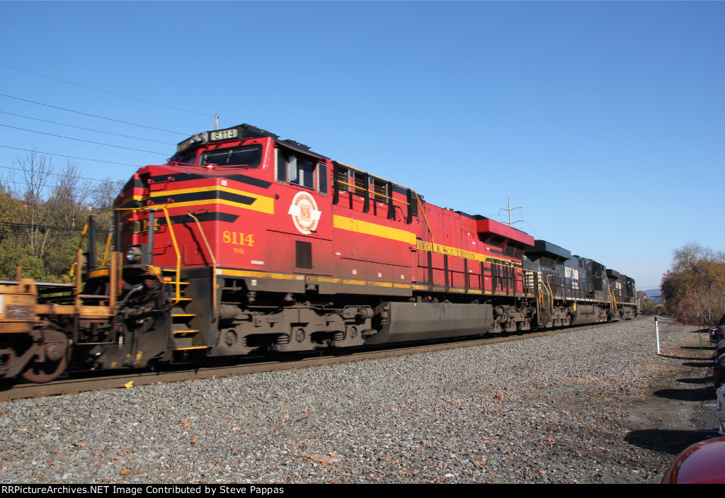 NS 8114 trailing on an easbound